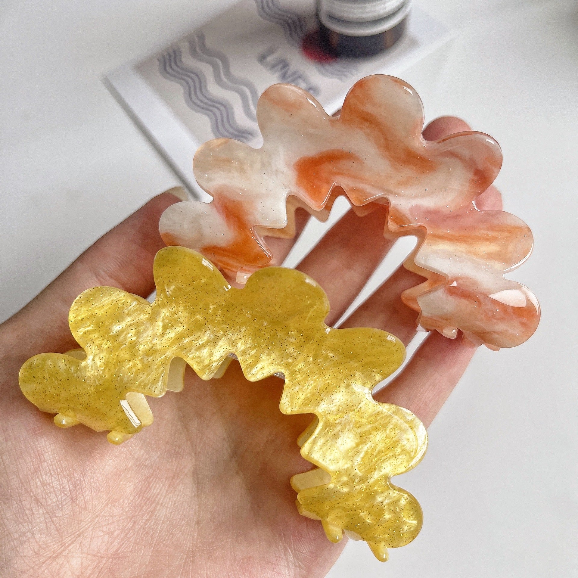 Wholesale Wavy Flower Acetate Grippers